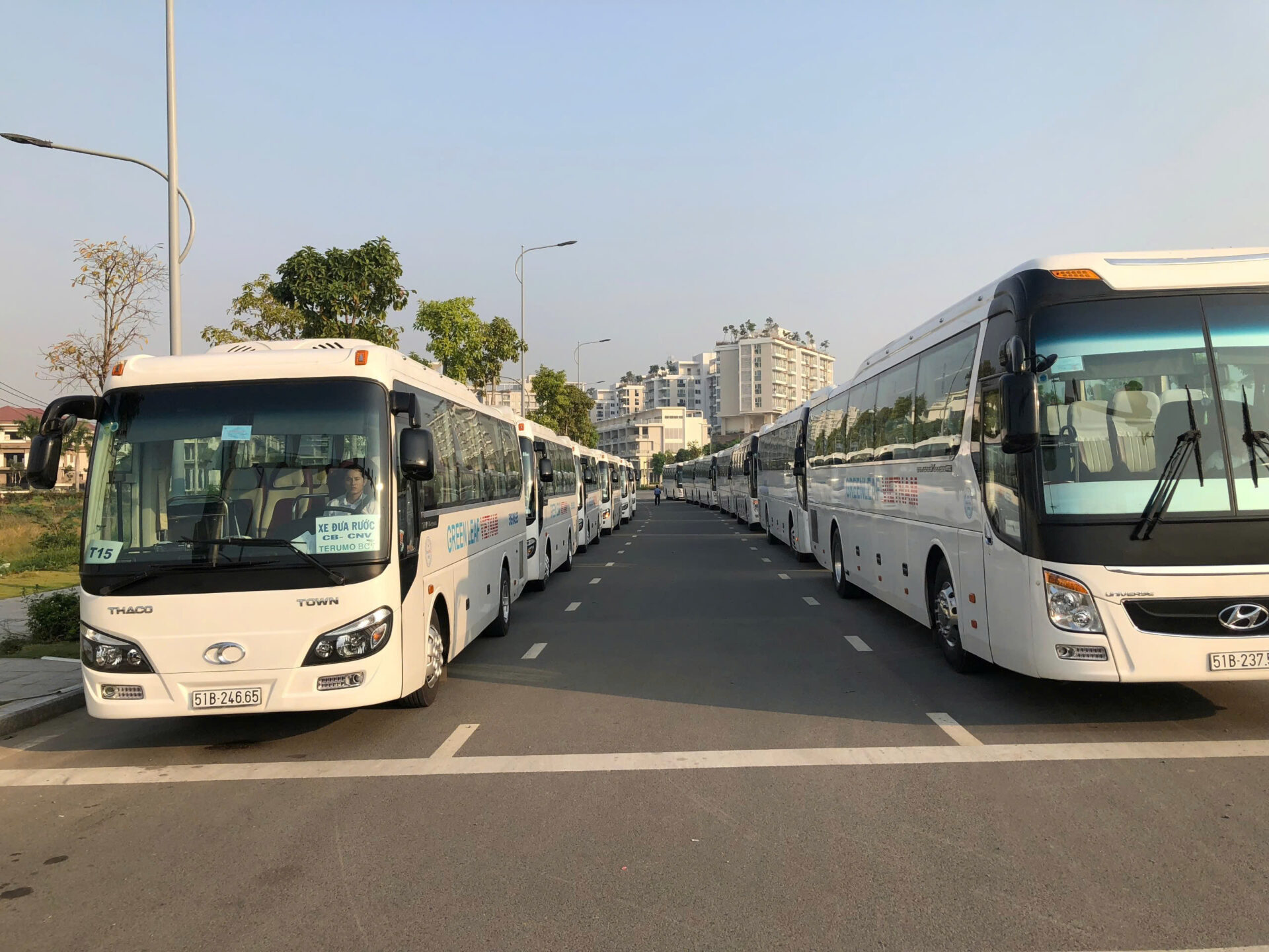Thuê xe 29 chỗ tại Bình Dương đi du lịch, teambuilding cùng GLV